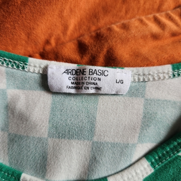 3/20$•GREEN CHECKERED CROP TOP ● L - Picture 2 of 4